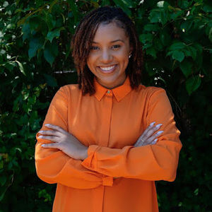 Meet your Posher, Maya